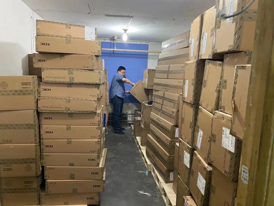 仓库实拍 #服务器 #优秀的供应商 #电子产品 #机房 新 - 抖音